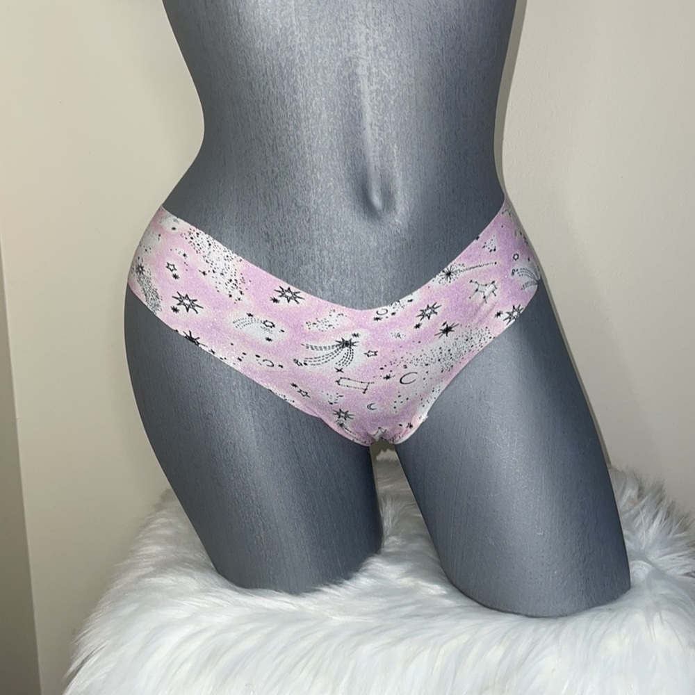 VICTORIAS SECRET NO-SHOW SEAMLESS THONG PANTY UNDERWEAR. NWT